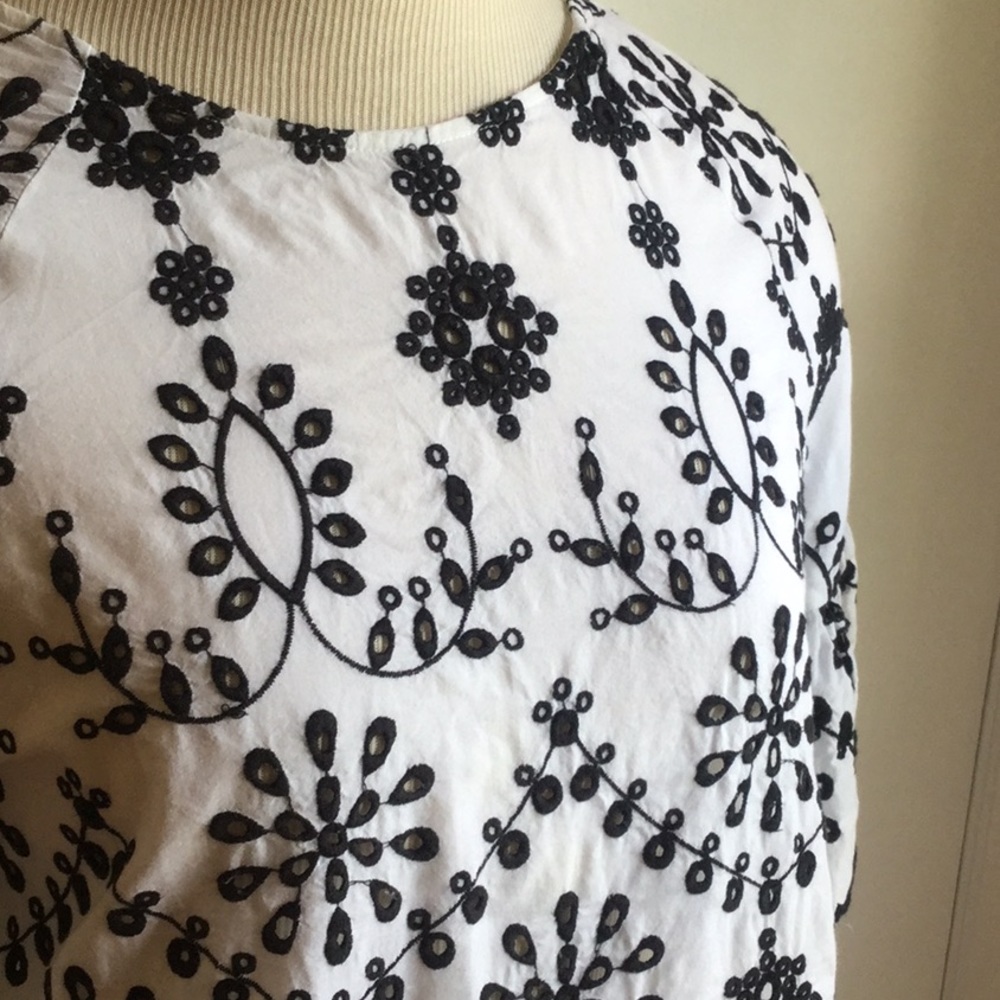 Eyelet top - Picture 3 of 6